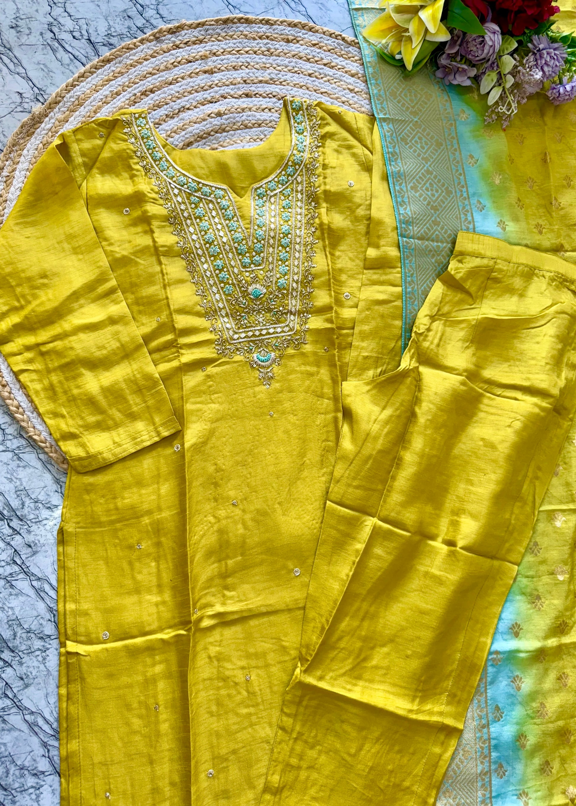 “Hareef” Premium festive wear Dola silk suit set 🛍️