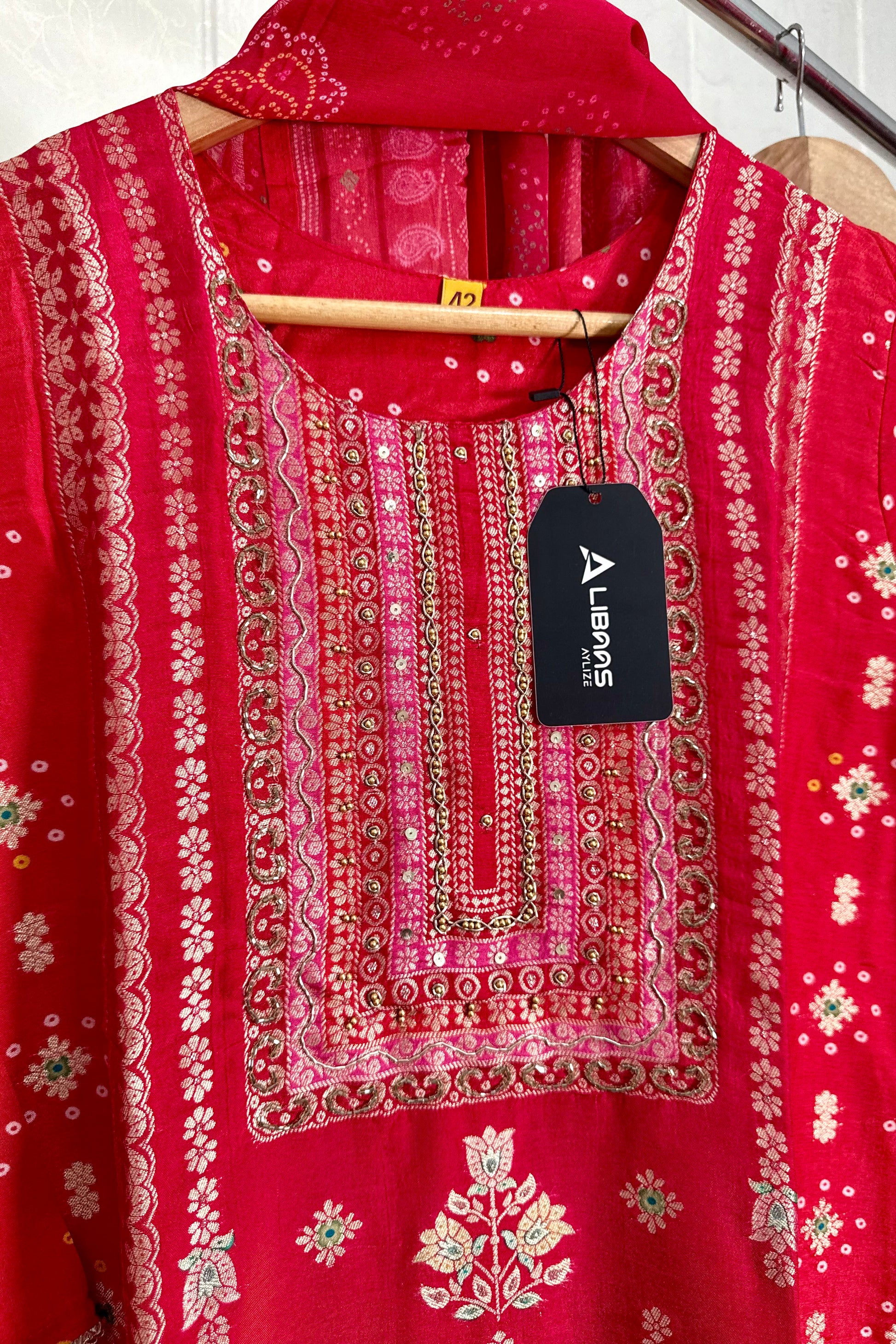 “Mustarab” Beautiful jacquard silk kurti pant with dupatta set 🛍️