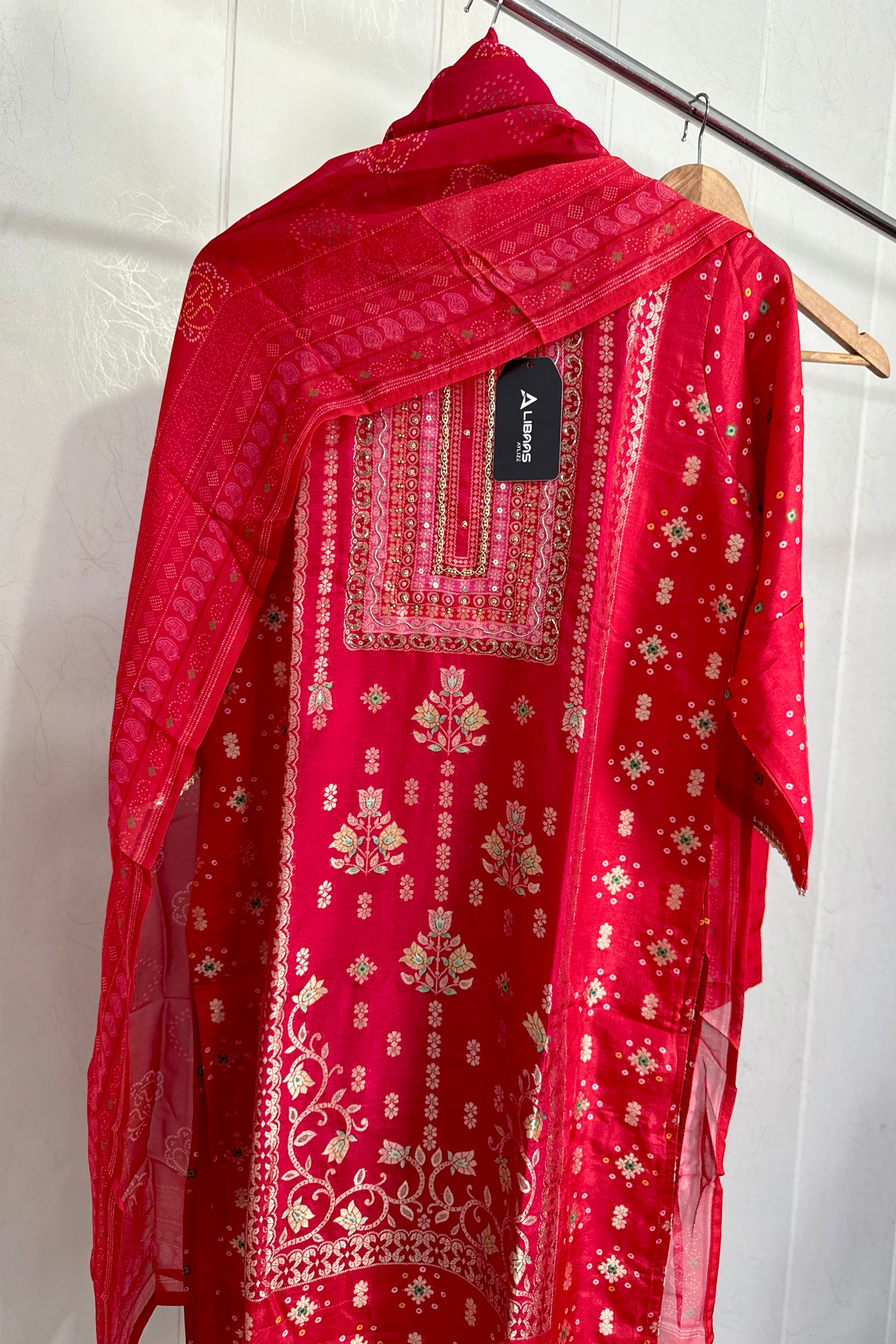 “Mustarab” Beautiful jacquard silk kurti pant with dupatta set 🛍️