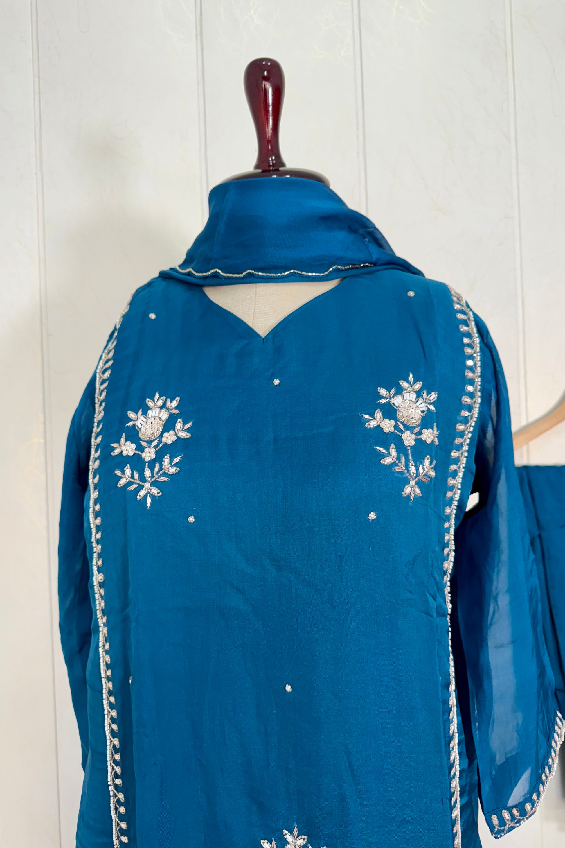 “Ujjwal” Trending Organza Viscose Suit set 🛍️