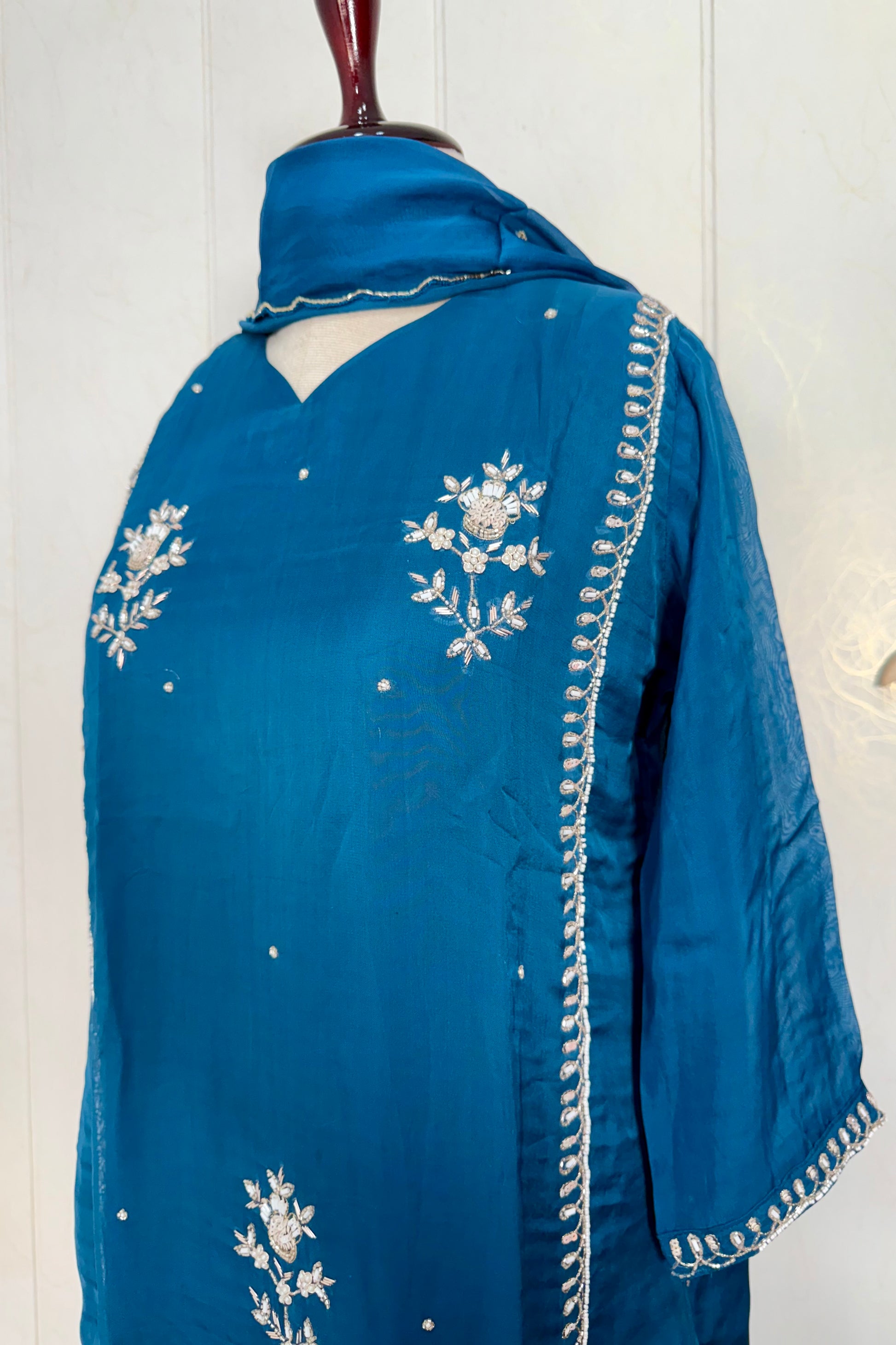 “Ujjwal” Trending Organza Viscose Suit set 🛍️