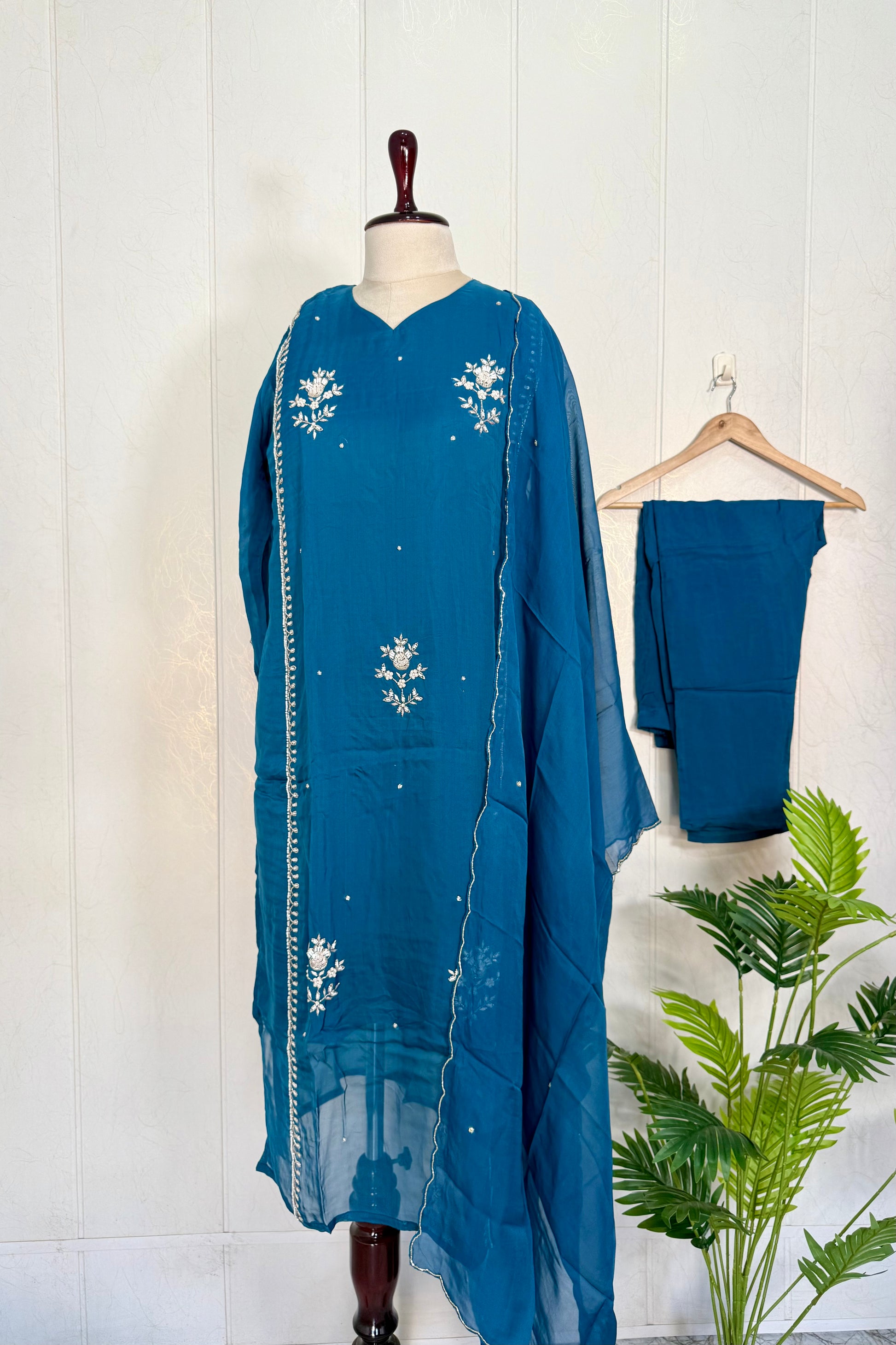 “Ujjwal” Trending Organza Viscose Suit set 🛍️