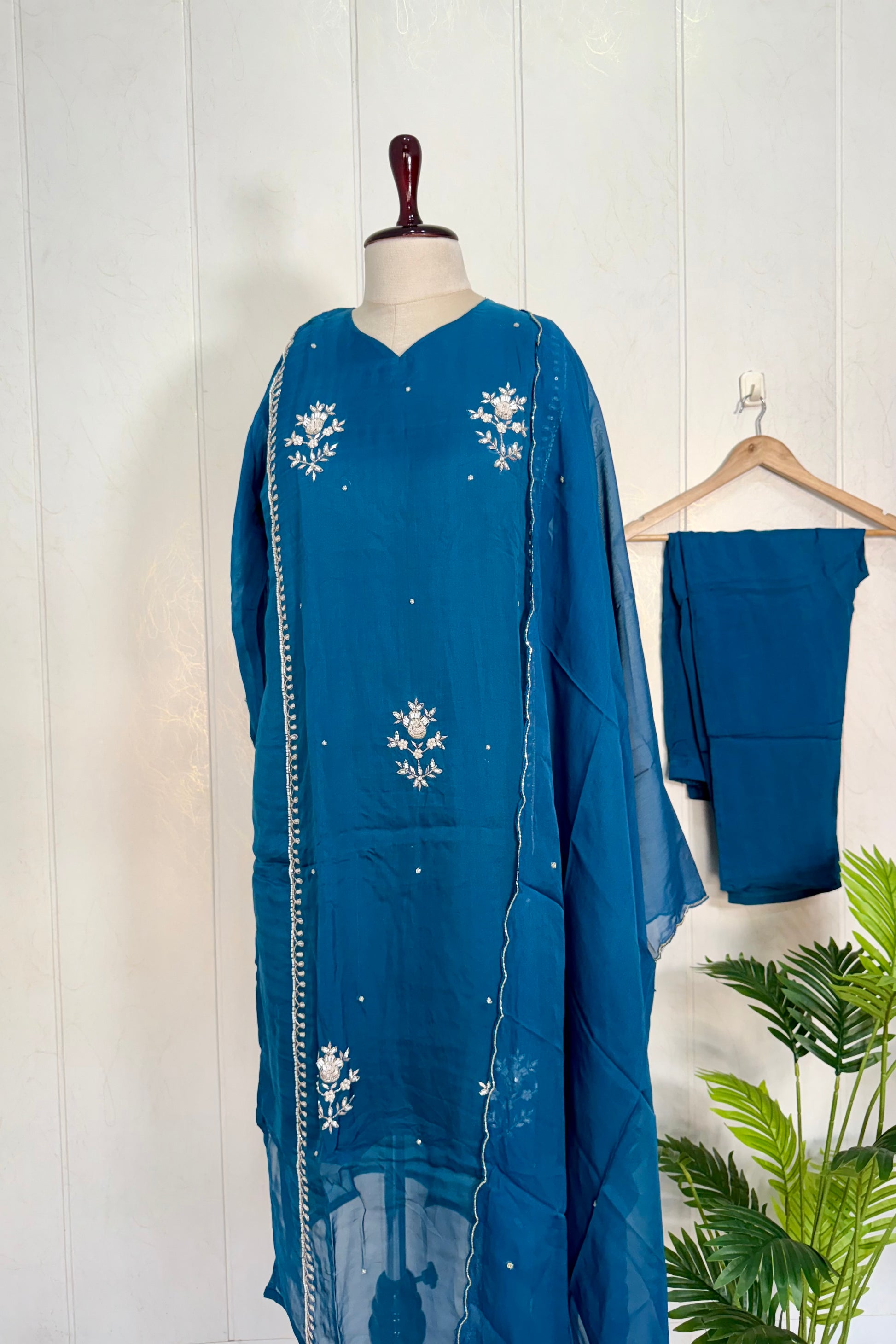 “Ujjwal” Trending Organza Viscose Suit set 🛍️