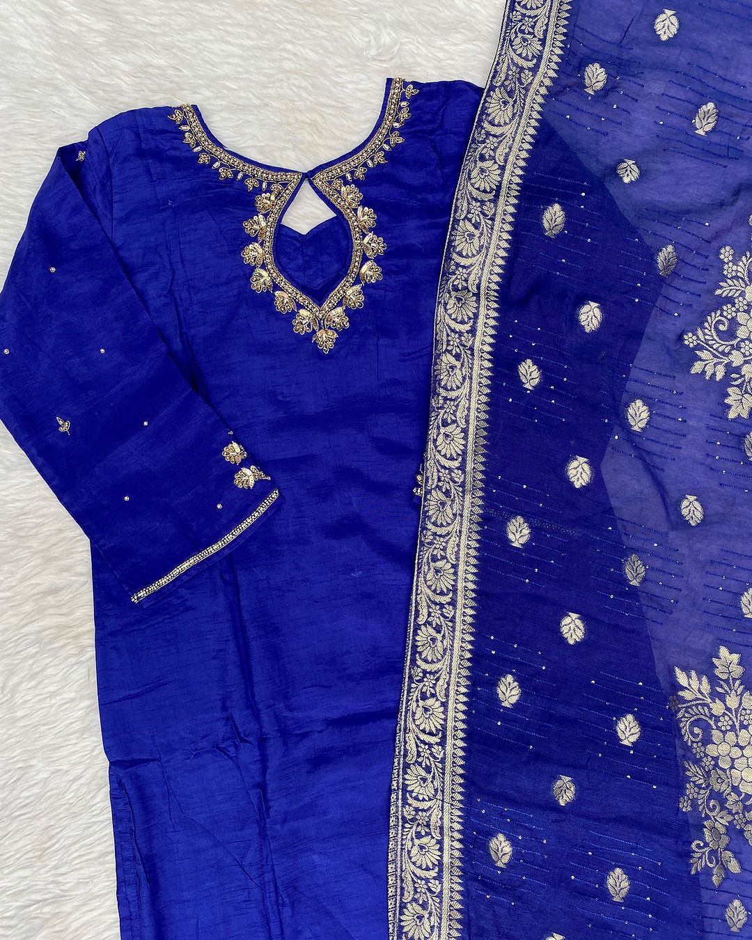 “Isha” Blue shade premium range dola silk set 🛍️