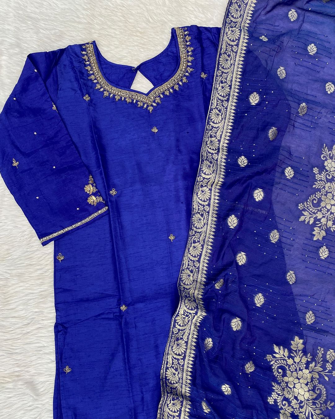 “Isha” Blue shade premium range dola silk set 🛍️