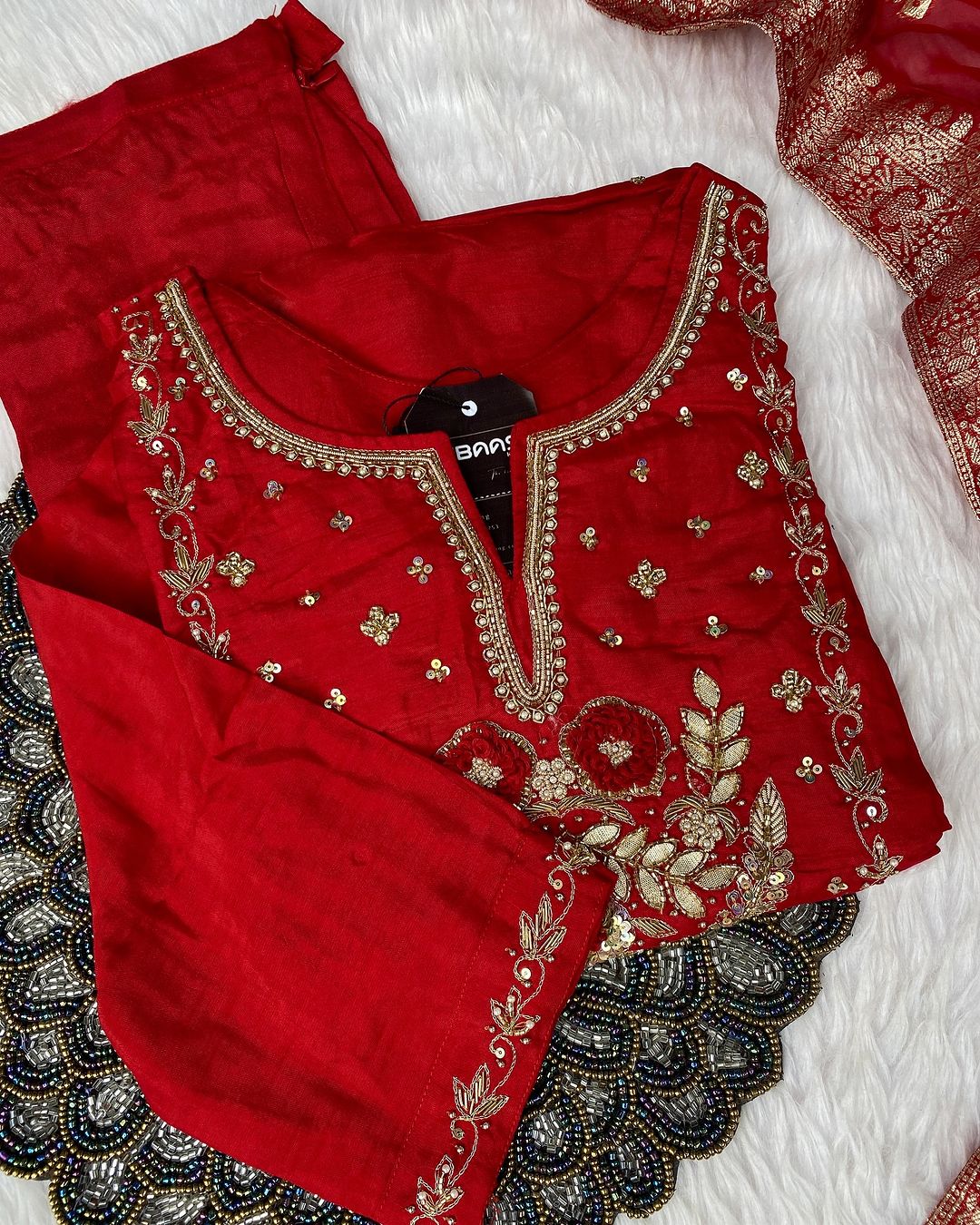 “RAQS” Premium festive wear Dola silk set 🛍️