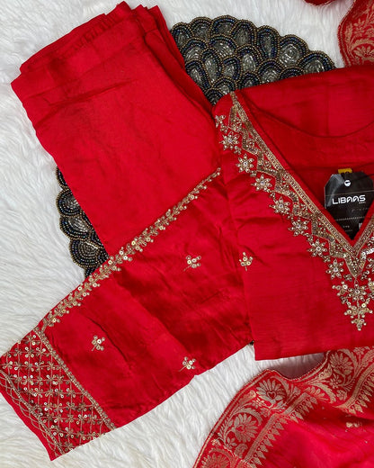 “Dilkash” A very beautiful Red v neck handwork set🛍️