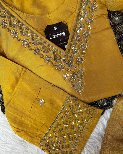 “Dilkash” A very beautiful Yellow v neck handwork set🛍️