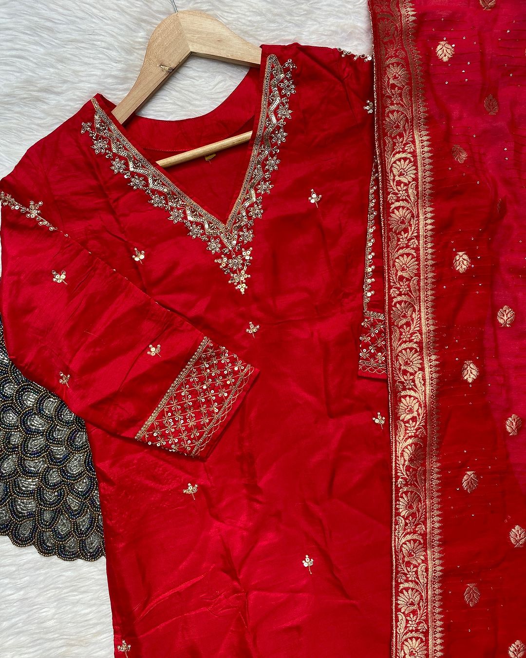 “Dilkash” A very beautiful Red v neck handwork set🛍️