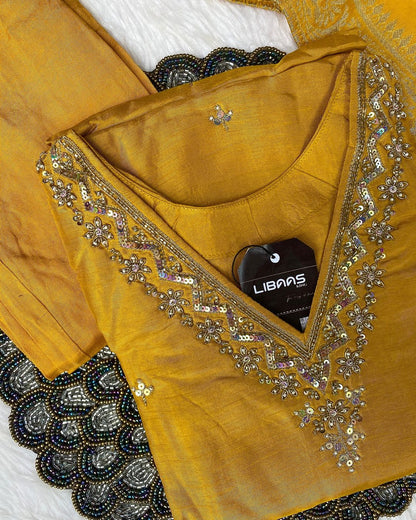 “Dilkash” A very beautiful Yellow v neck handwork set🛍️