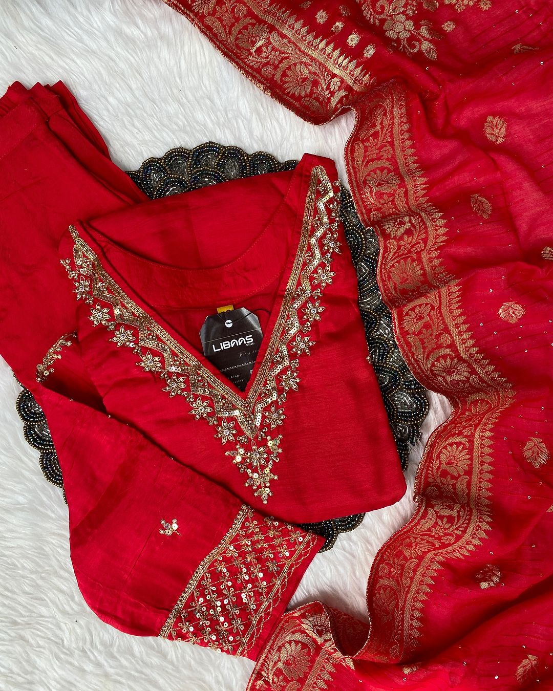 “Dilkash” A very beautiful Red v neck handwork set🛍️