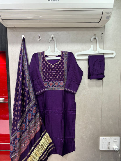 “Arya” Russian silk kurti bottom with gajji silk dupatta set