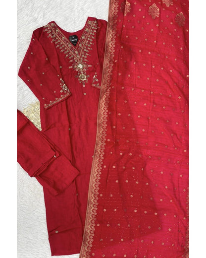 “Kaynat” Beautiful pink V neck handwork set