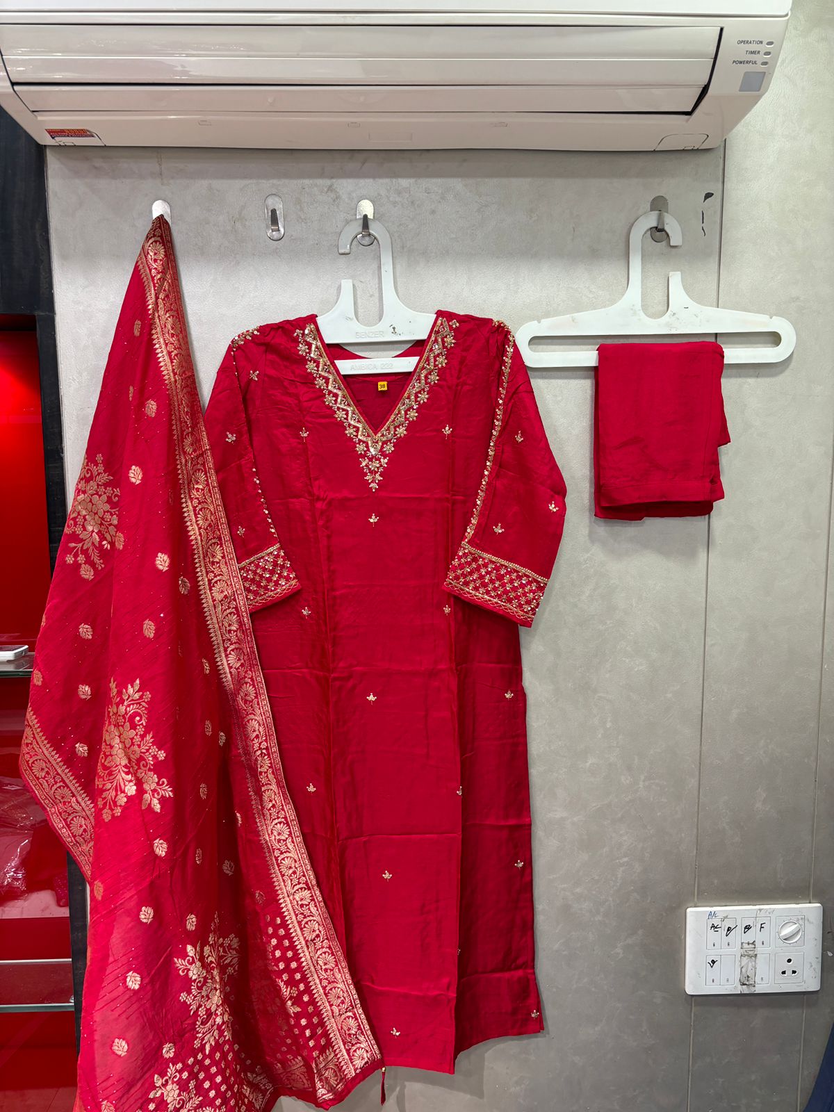 “Dilkash” A very beautiful Red v neck handwork set🛍️