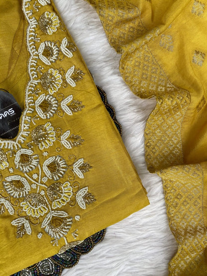 “Ziya” Beautiful yellow handwork dola silk set 🛍️