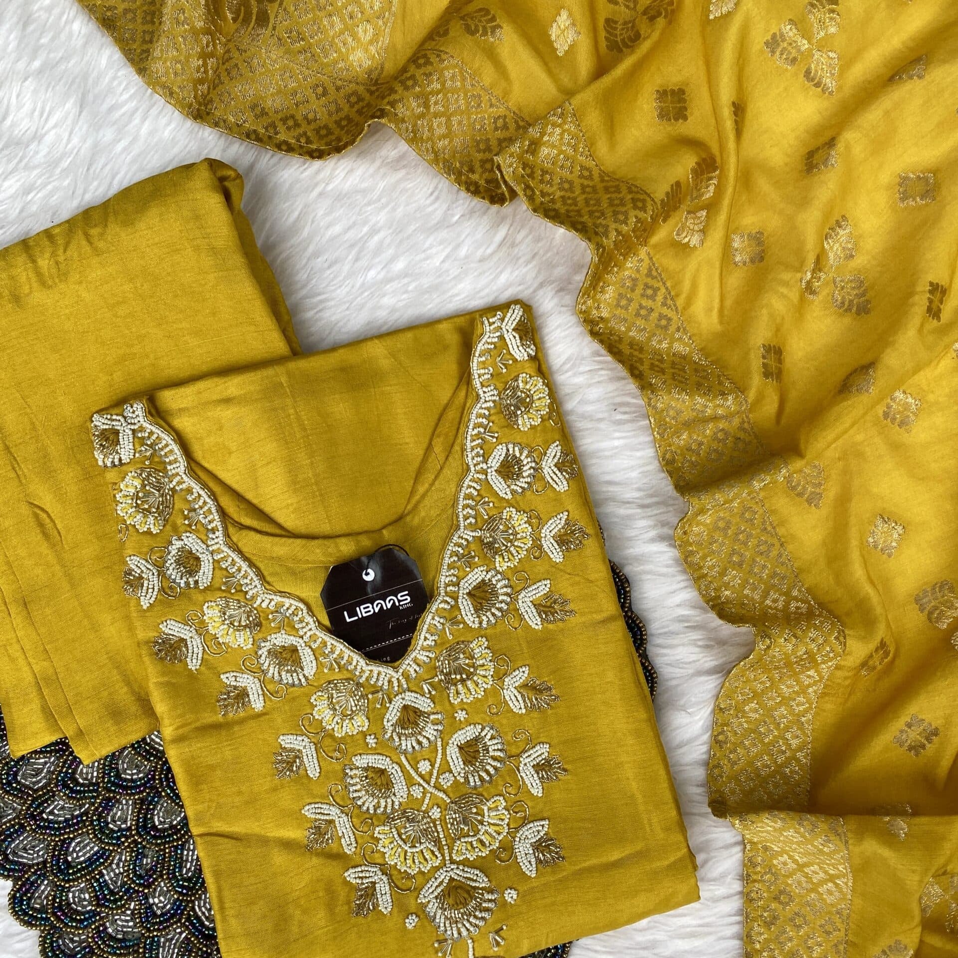 “Ziya” Beautiful yellow handwork dola silk set 🛍️