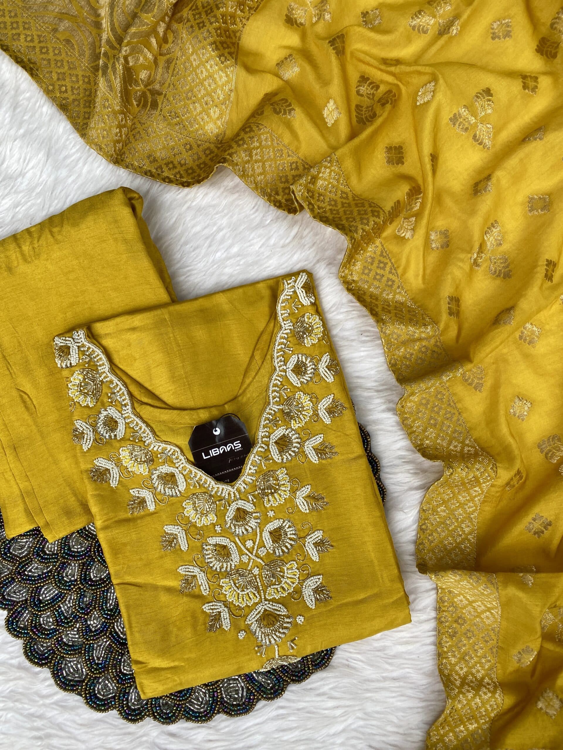 “Ziya” Beautiful yellow handwork dola silk set 🛍️