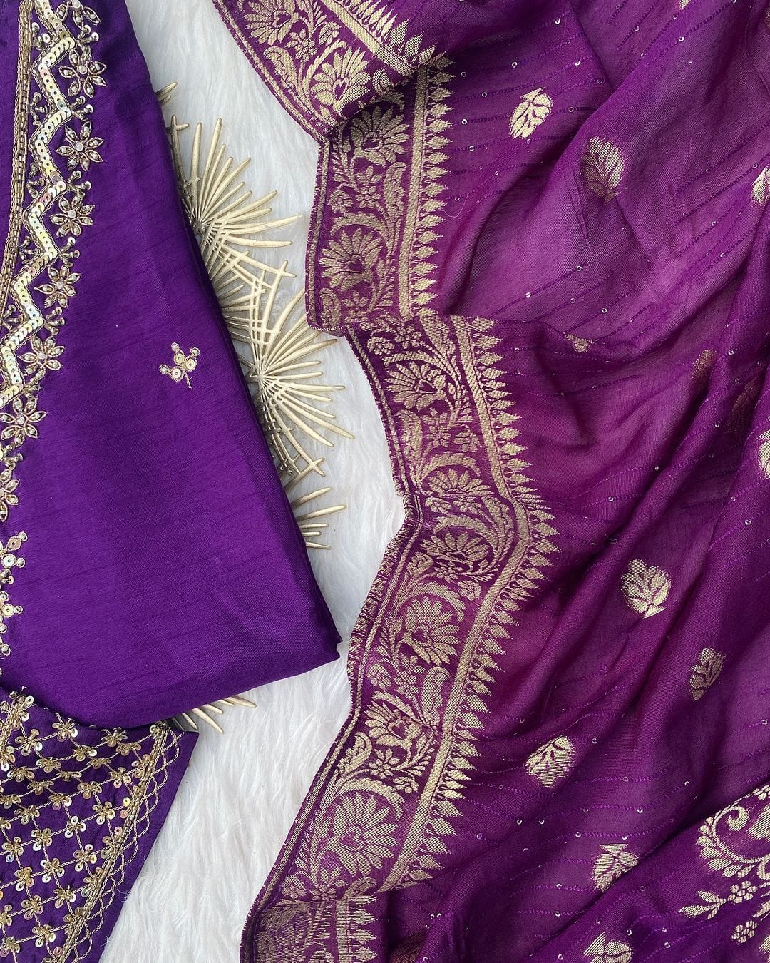 “Dilkash” A very beautiful Purple v neck handwork set🛍️