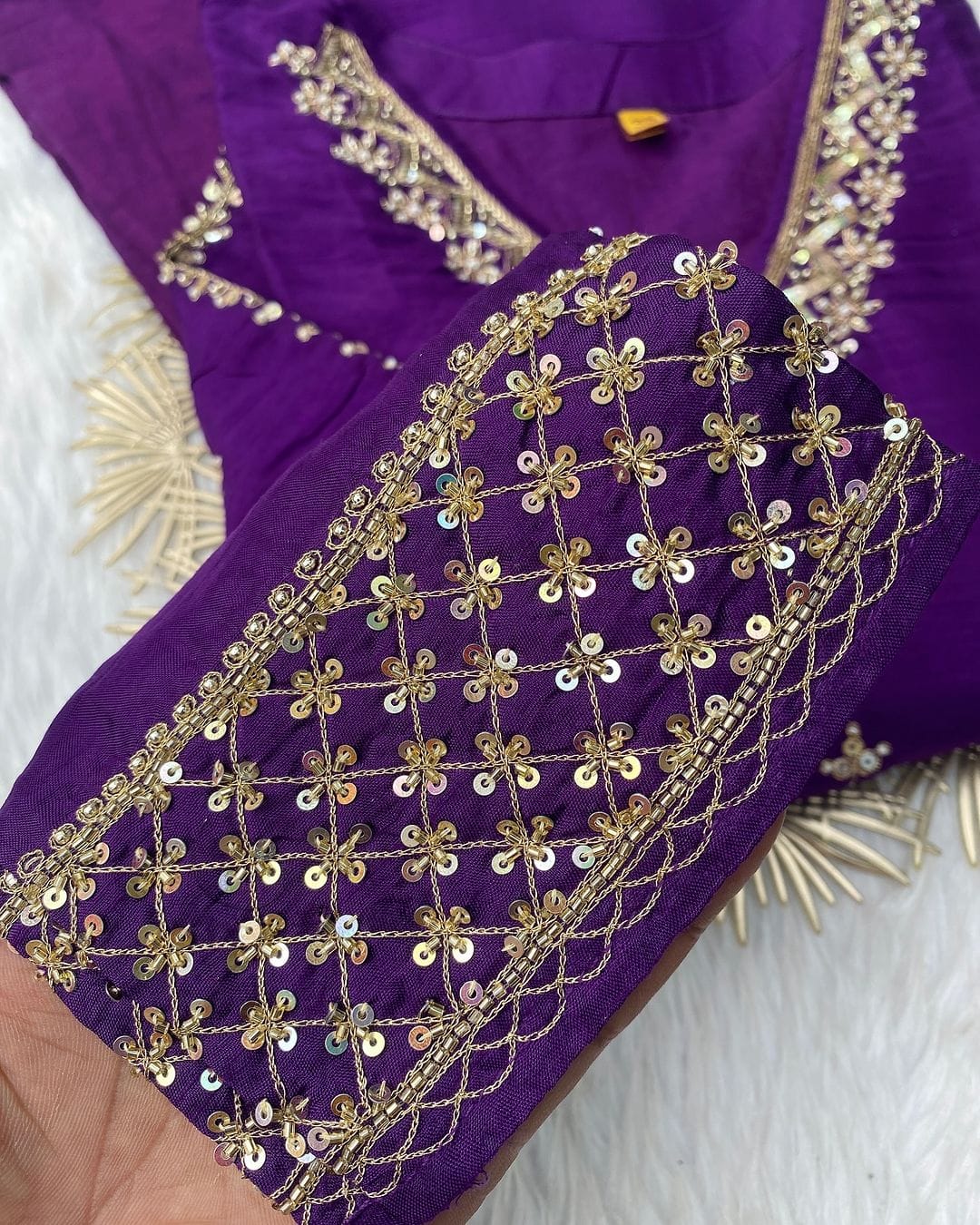 “Dilkash” A very beautiful Purple v neck handwork set🛍️