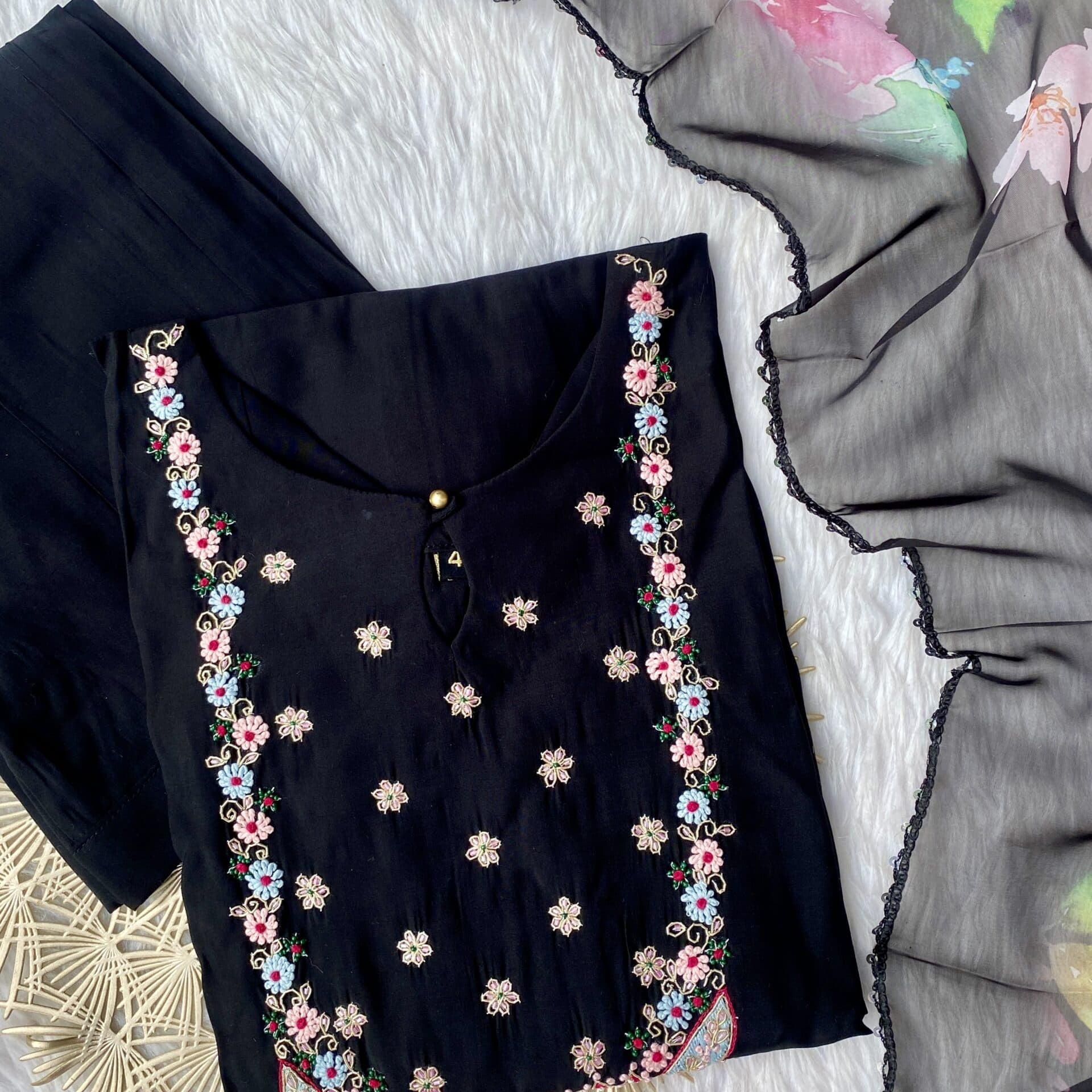 “Inaayat” Beautifully black silk kurta bottom with dupatta set