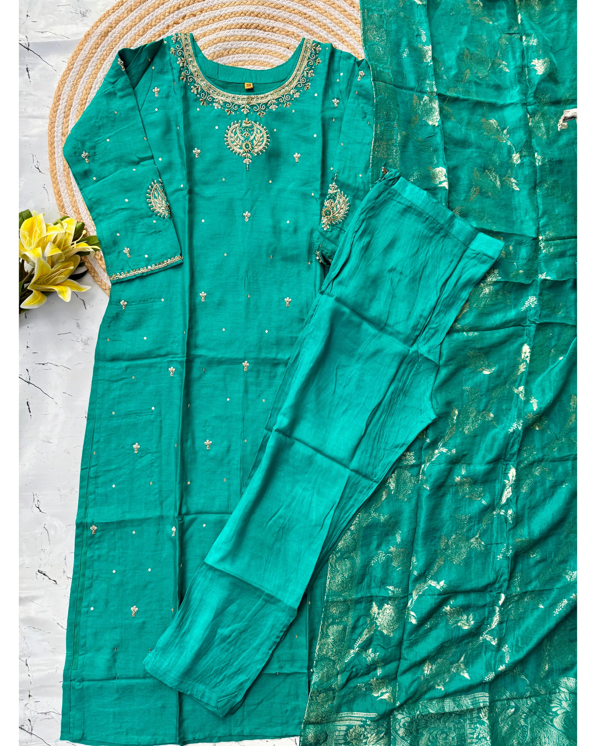 “Riddhi” Premium festive wear Rama green Dola silk kurti set 🛍️