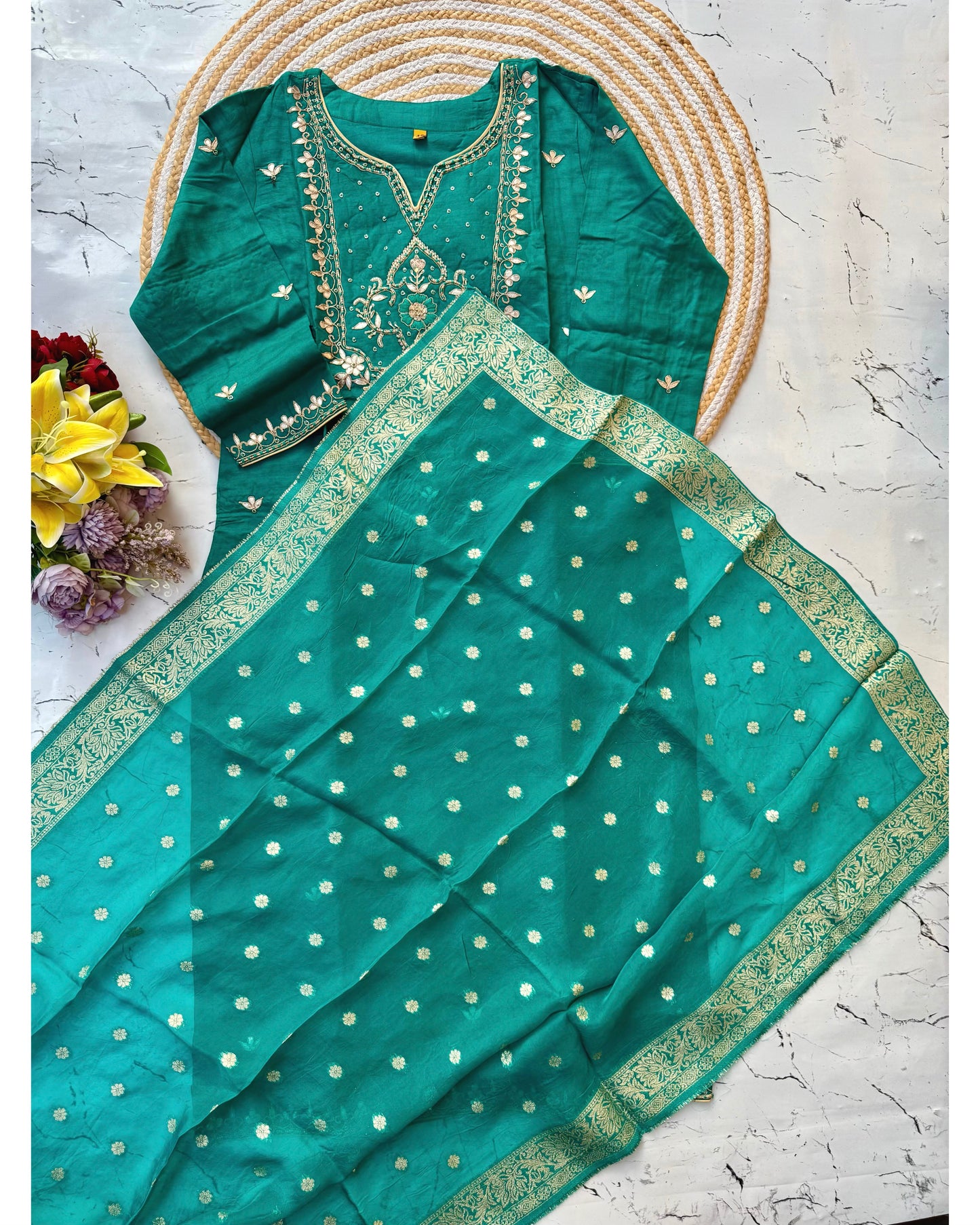 “RIWAYAT” Premium festive wear Rama green Dola silk set 🛍️