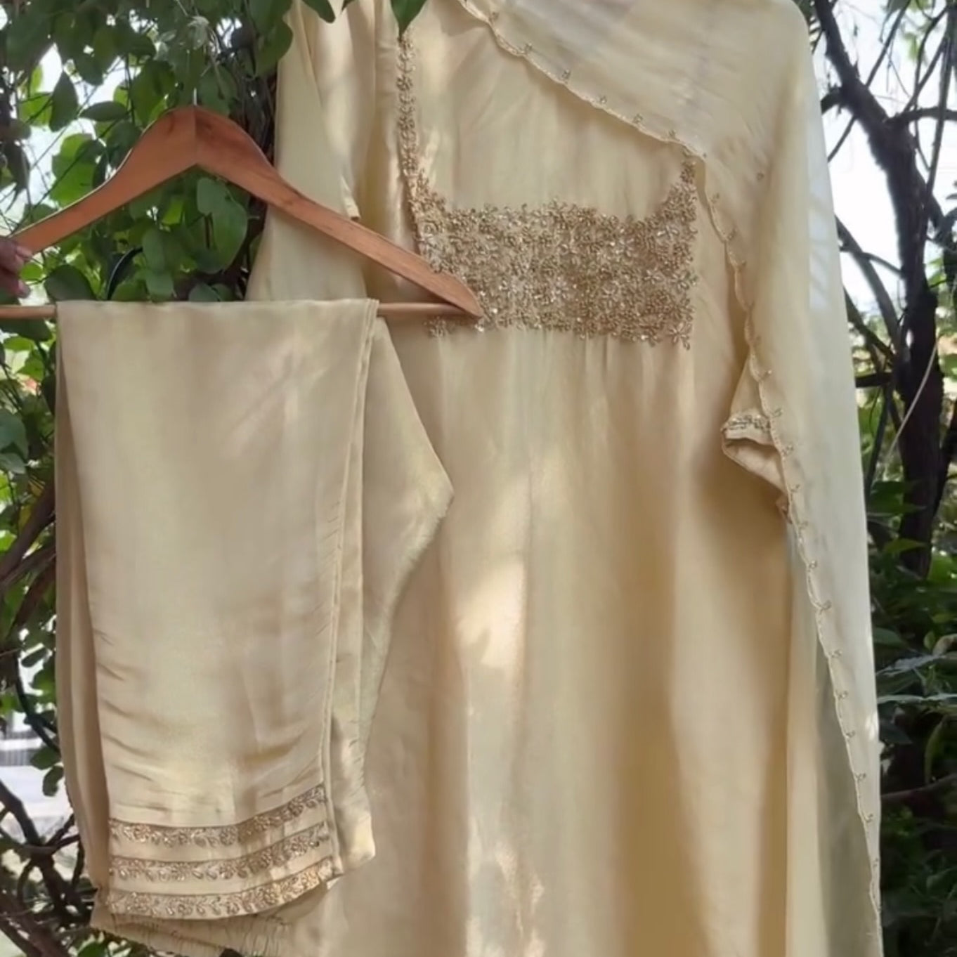 “Jini” Tissue silk handcrafted kurti bottom dupatta set 🛍️