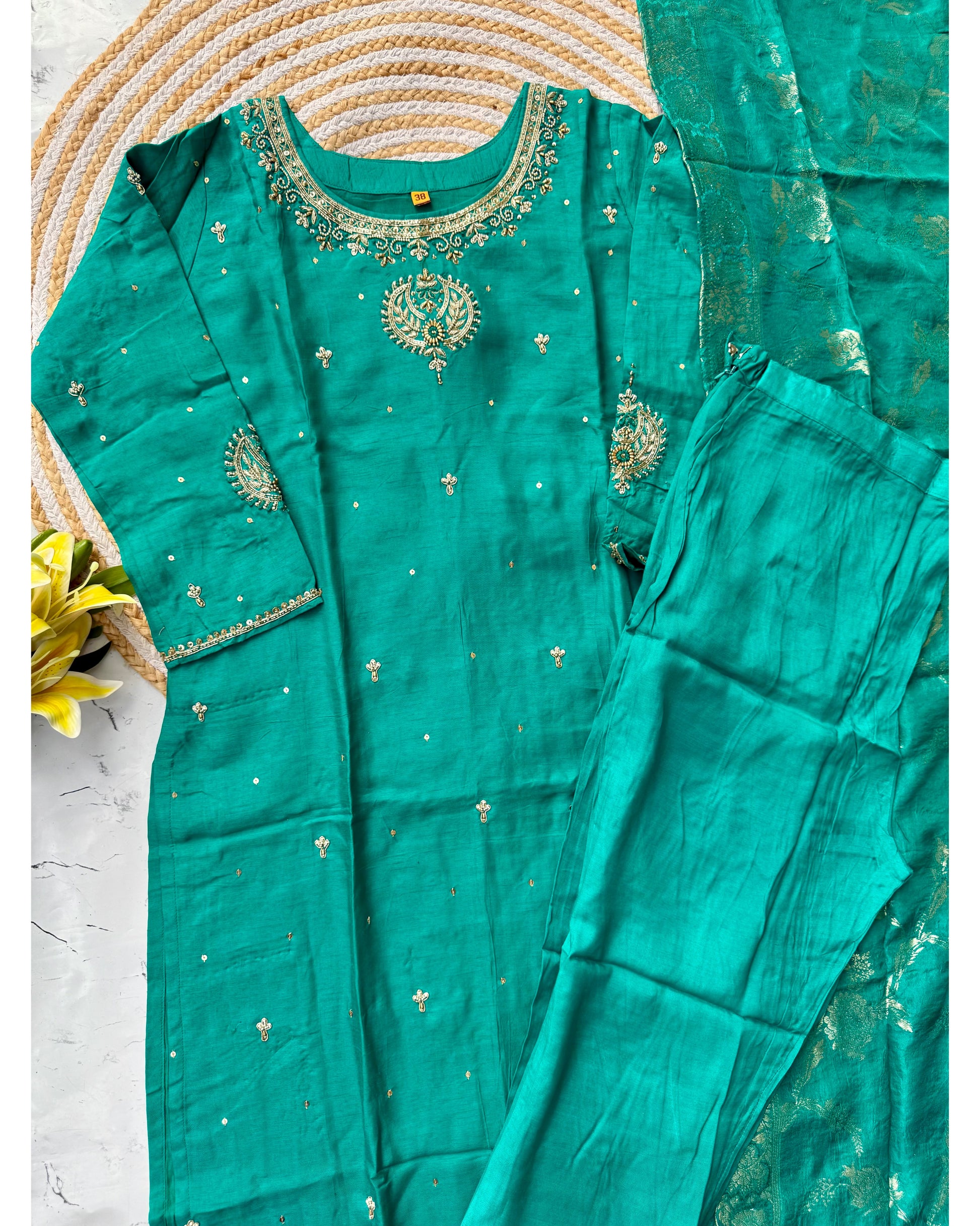 “Riddhi” Premium festive wear Rama green Dola silk kurti set 🛍️