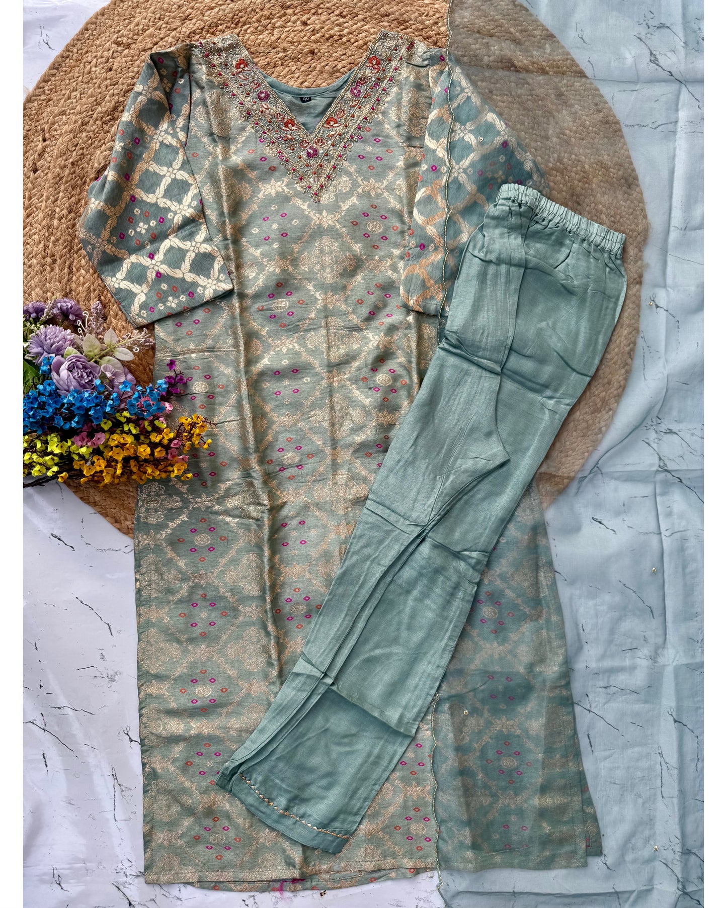 “Gaytri” Beautiful  jacquard silk kurti pant with dupatta set 🛍️♥️