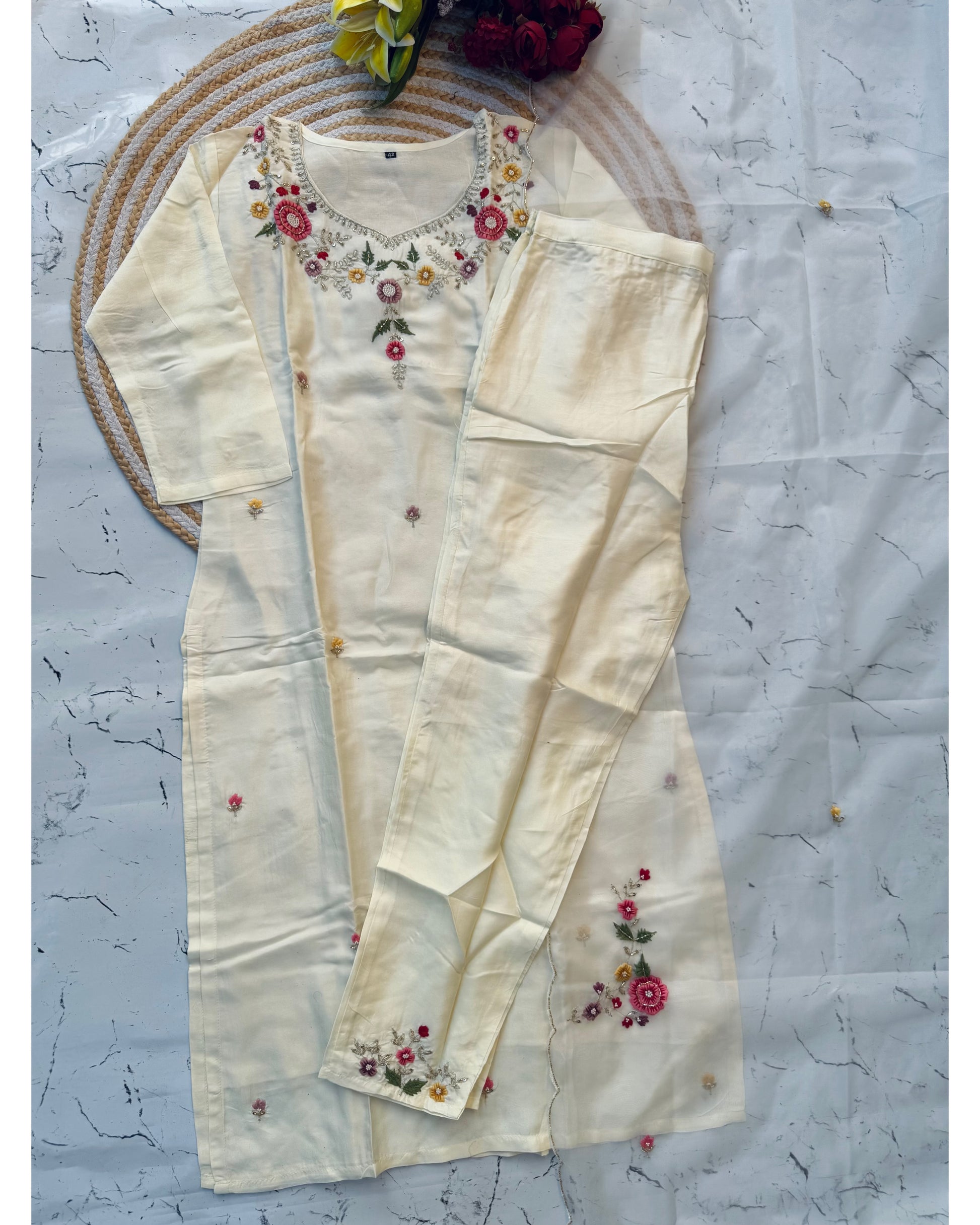 “Alya” Off white handcrafted dola silk suit set 🛍️