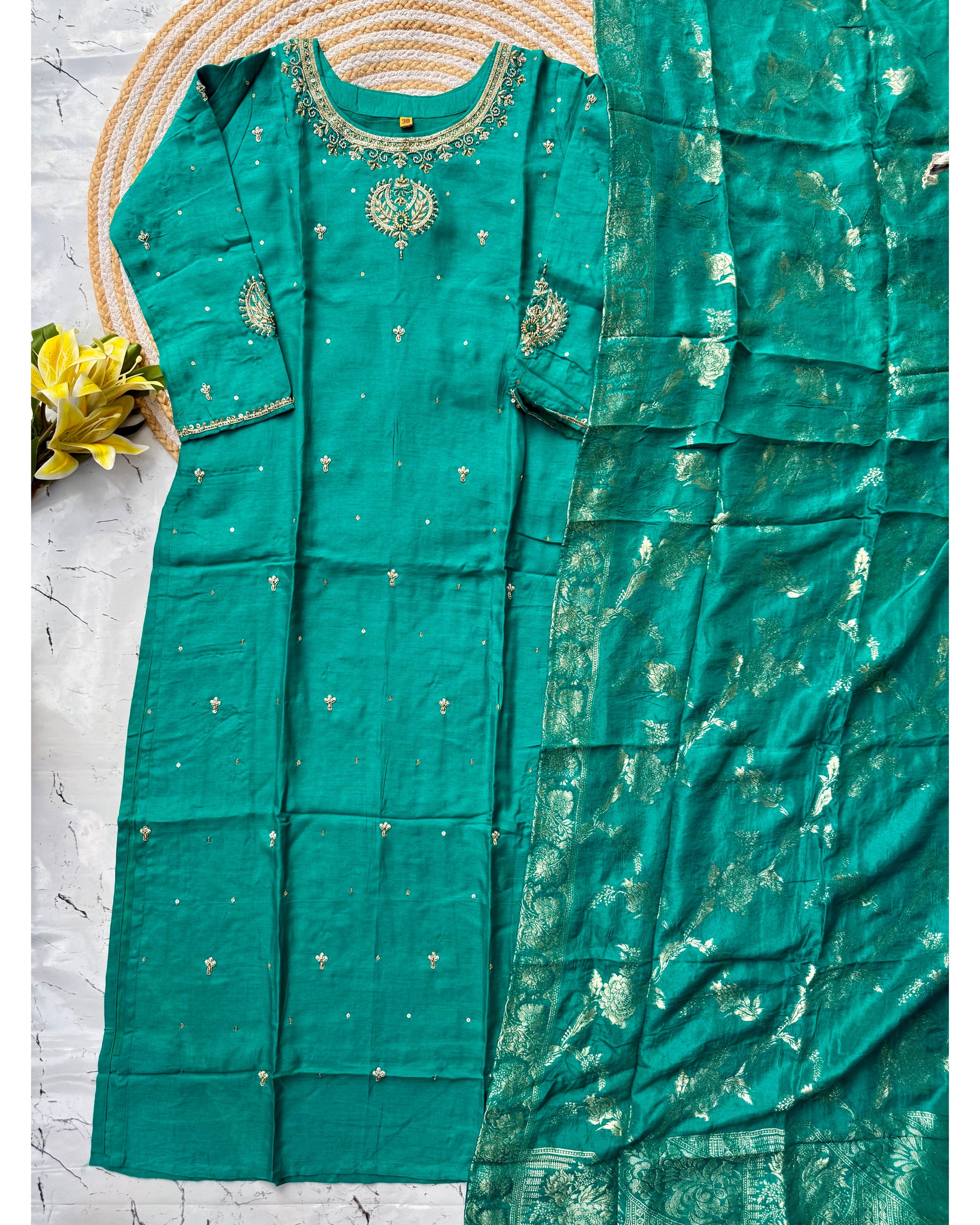 “Riddhi” Premium festive wear Rama green Dola silk kurti set 🛍️