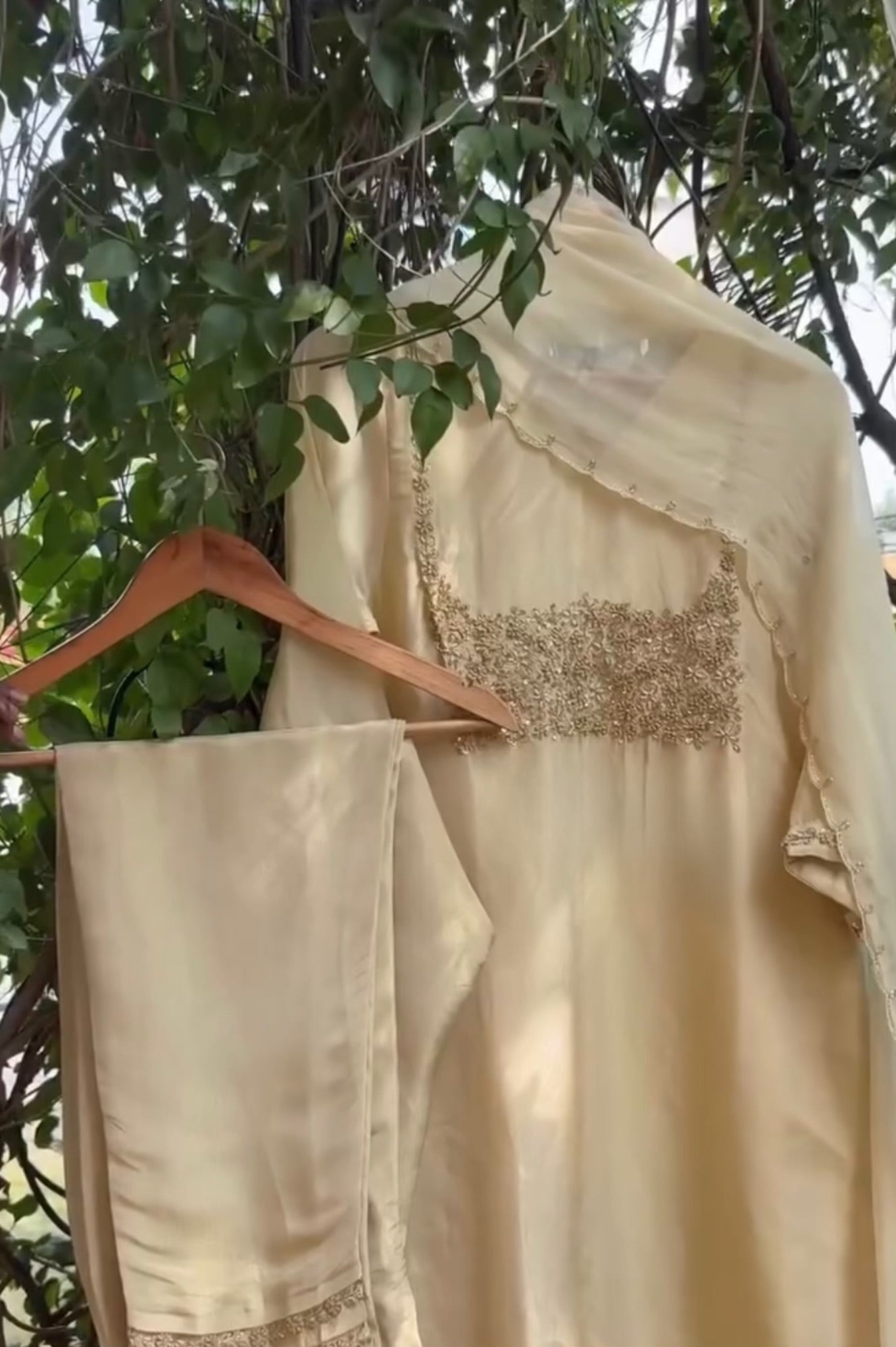 “Jini” Tissue silk handcrafted kurti bottom dupatta set 🛍️