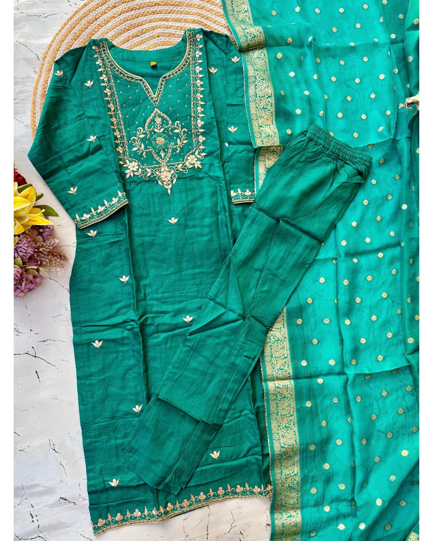 “RIWAYAT” Premium festive wear Rama green Dola silk set 🛍️