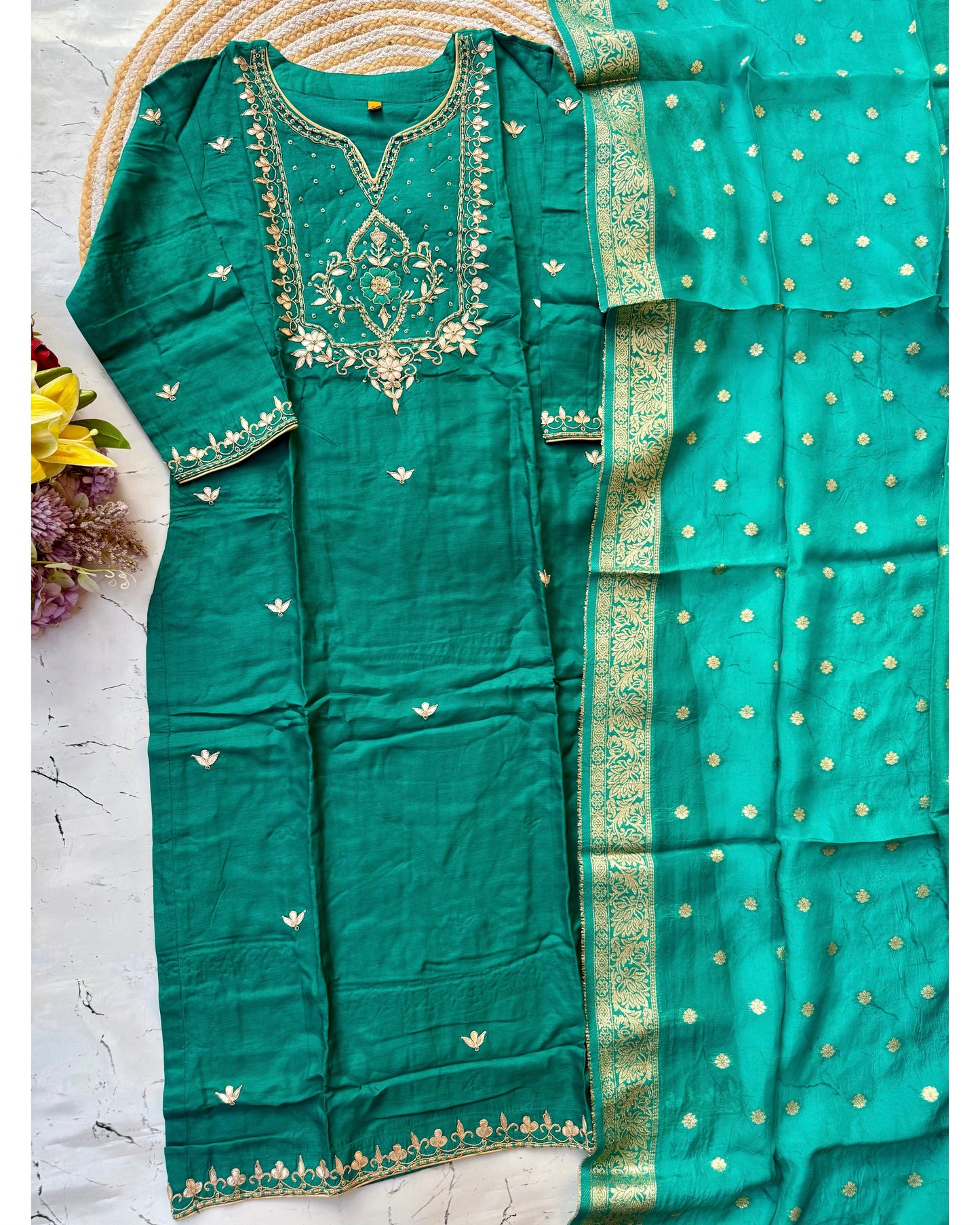 “RIWAYAT” Premium festive wear Rama green Dola silk set 🛍️