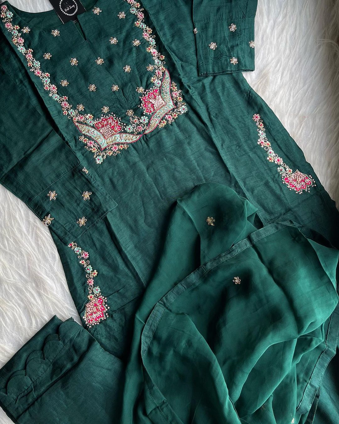 Beautiful Green Dola Silk Kurta Pant And Dupatta Set – Libaas king